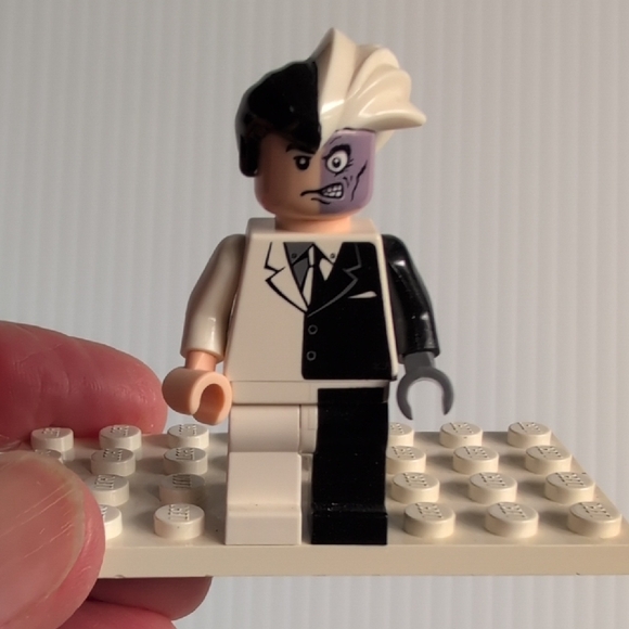 LEGO Two-Face Minifigure - Batman